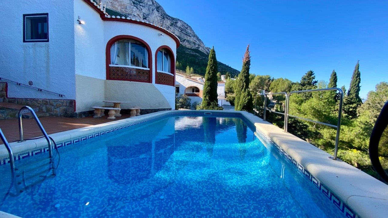 Espectacular vivienda con vistas al mar en el Montgó, Dénia