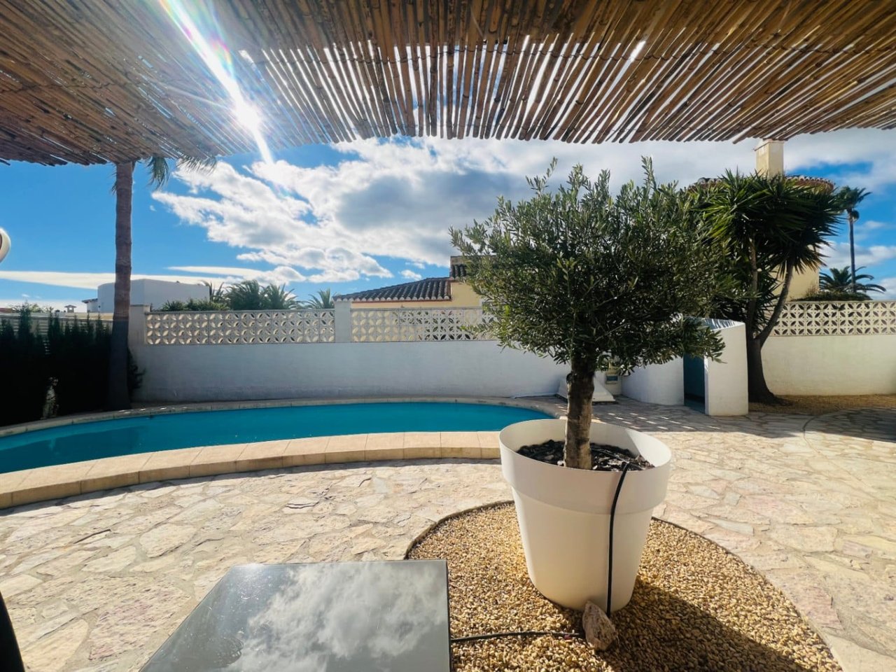 Prachtige villa in topconditie op korte afstand van de zandstranden en de zee te koop in Denia, Els Poblets, Costa Blanca