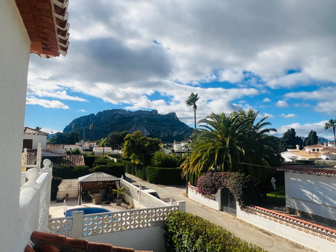 Prachtige villa in topconditie op korte afstand van de zandstranden en de zee te koop in Denia, Els Poblets, Costa Blanca