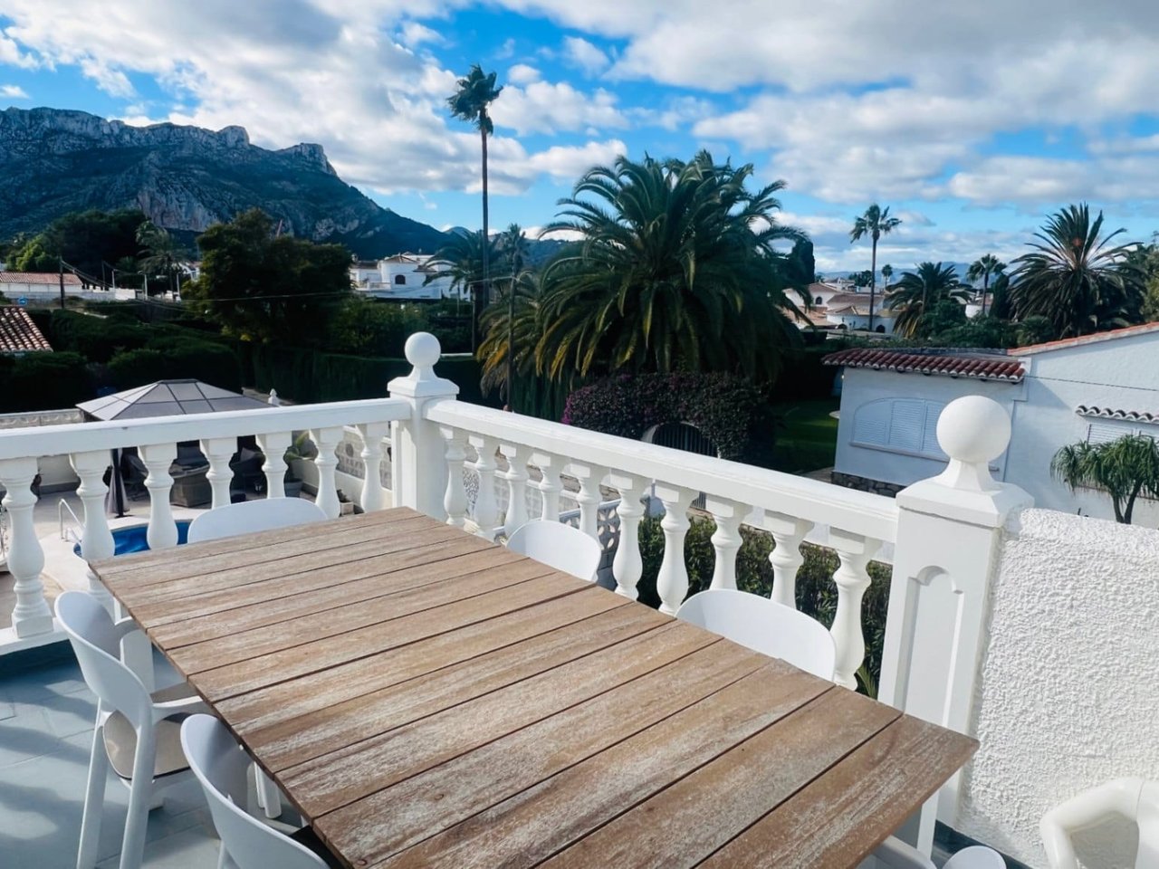 Prachtige villa in topconditie op korte afstand van de zandstranden en de zee te koop in Denia, Els Poblets, Costa Blanca