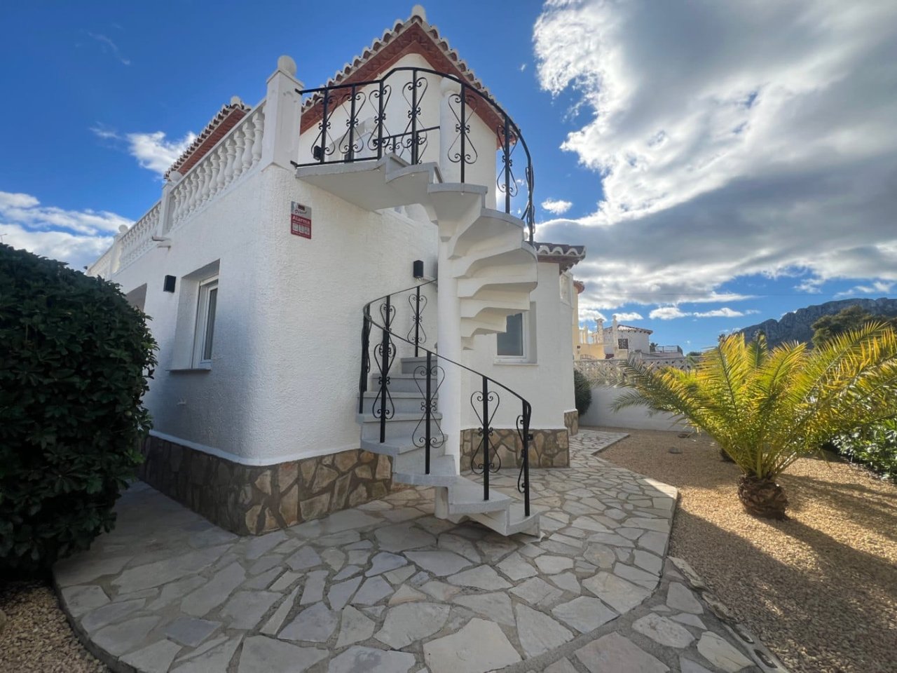 Prachtige villa in topconditie op korte afstand van de zandstranden en de zee te koop in Denia, Els Poblets, Costa Blanca