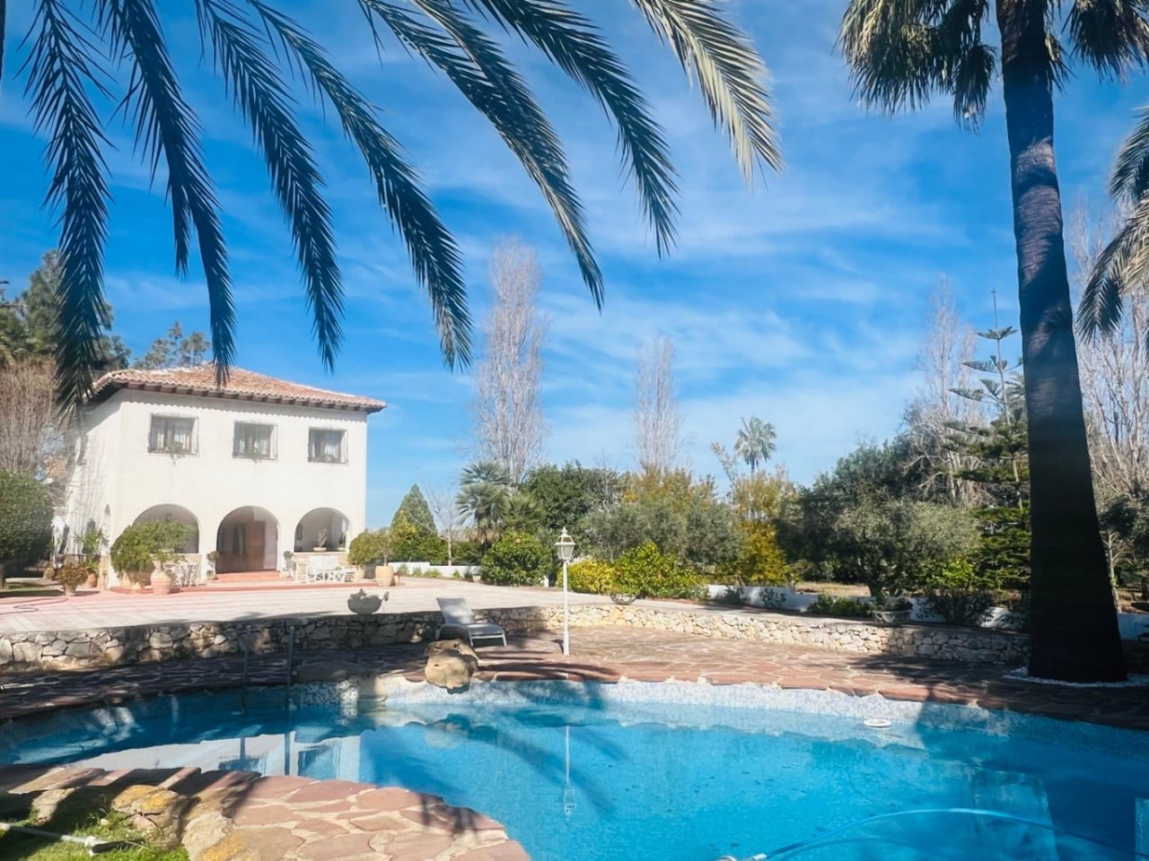 Elegante en stijlvolle finca met 6 slaapkamers in La Sella Golf, Pedreguer Costa Blanca