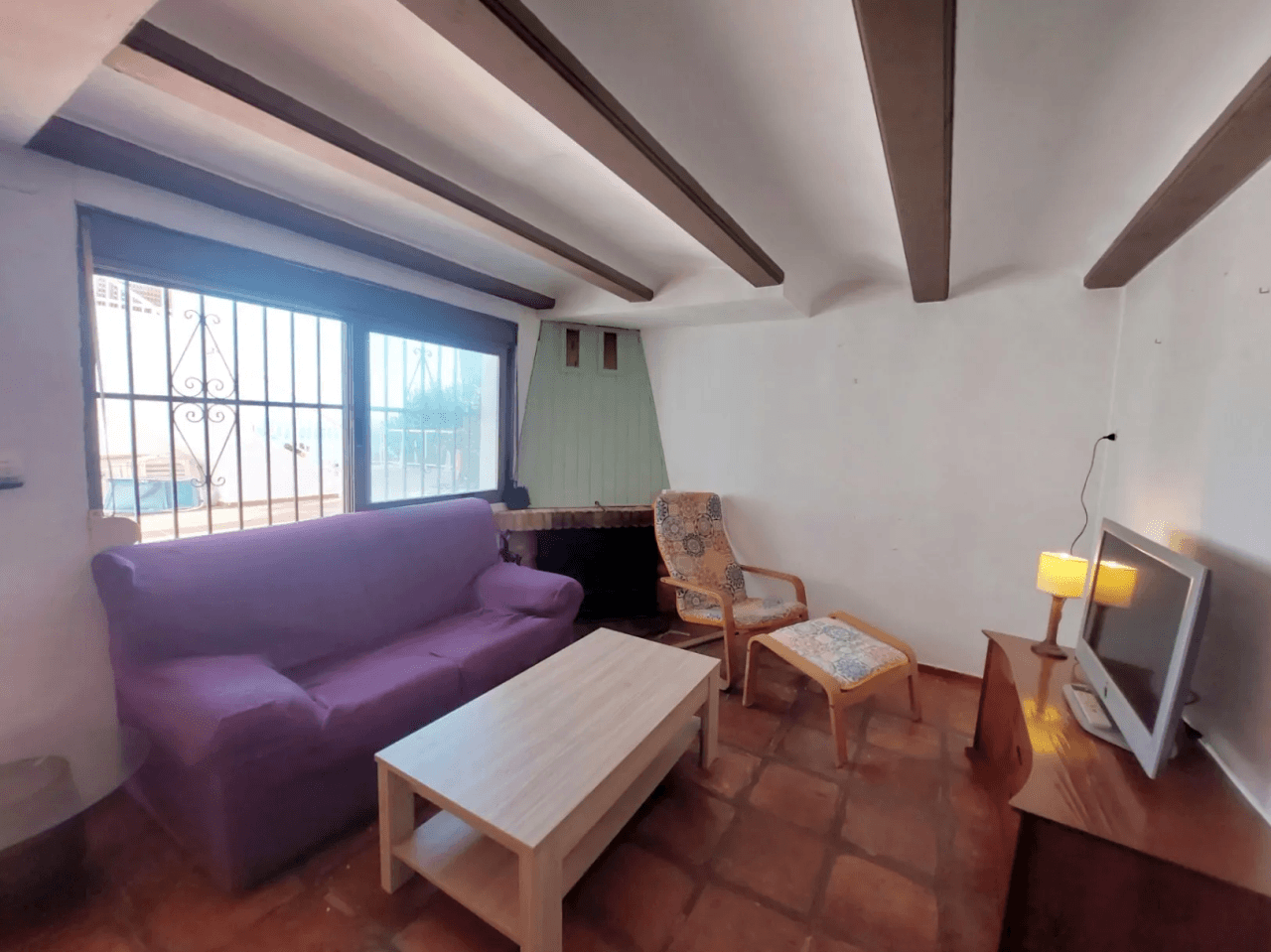Priviligierte locatie in Las Rotas, renovatieproject 4-slaapkamer appartement