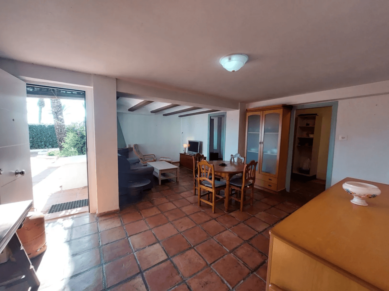 Priviligierte locatie in Las Rotas, renovatieproject 4-slaapkamer appartement