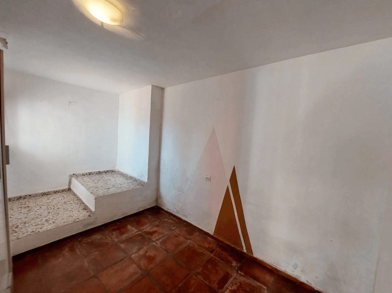 Priviligierte locatie in Las Rotas, renovatieproject 4-slaapkamer appartement