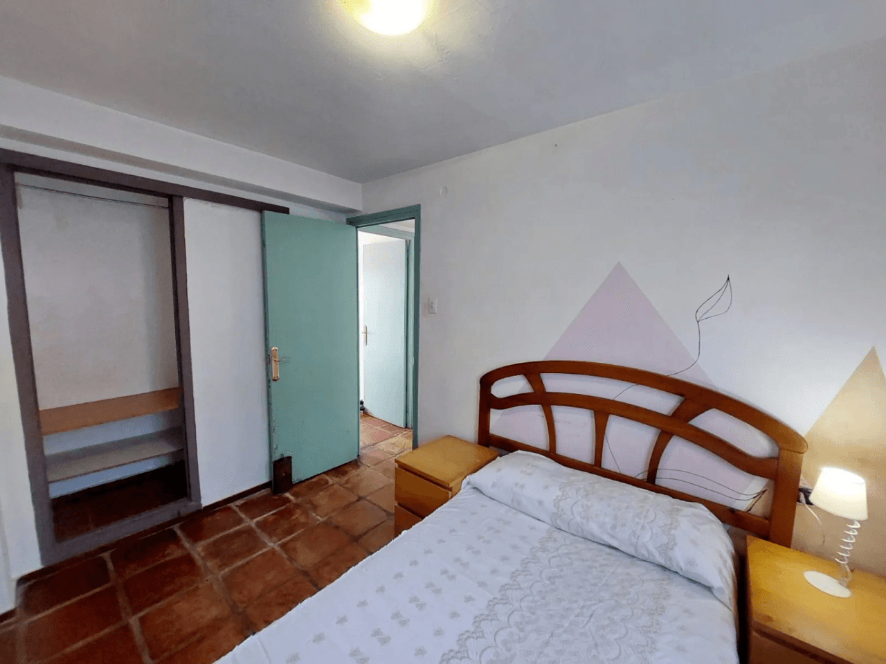 Priviligierte locatie in Las Rotas, renovatieproject 4-slaapkamer appartement
