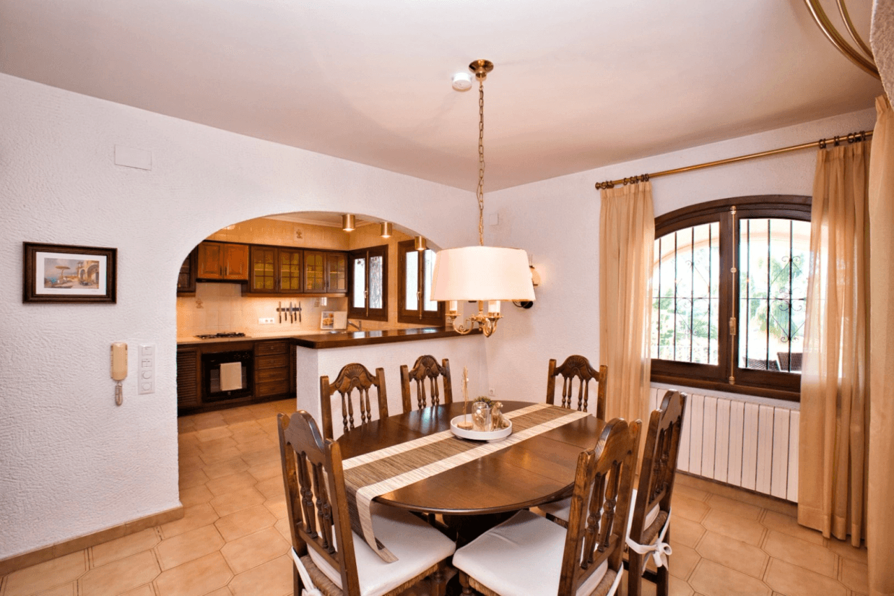 Traditionele zeezicht villa te koop in Benissa