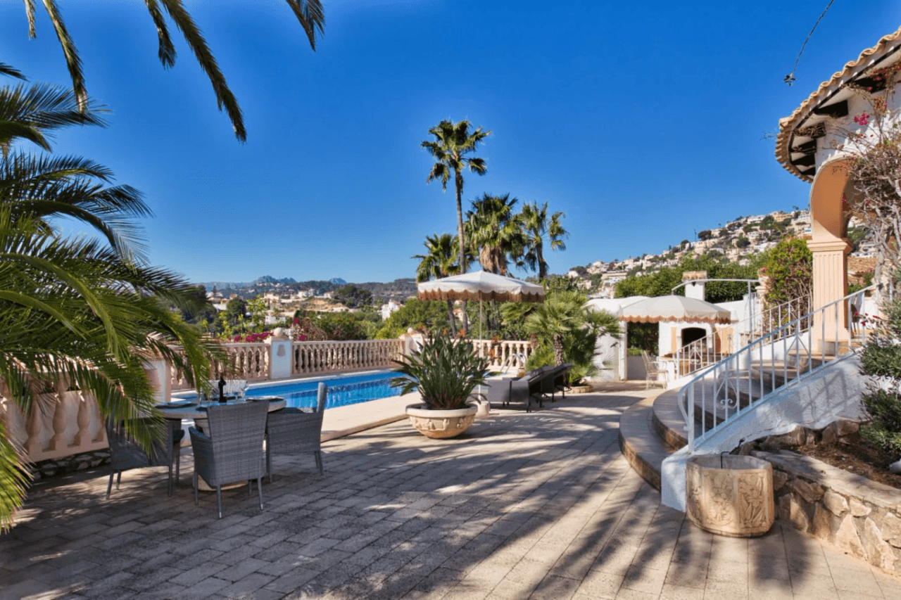 Traditionele zeezicht villa te koop in Benissa