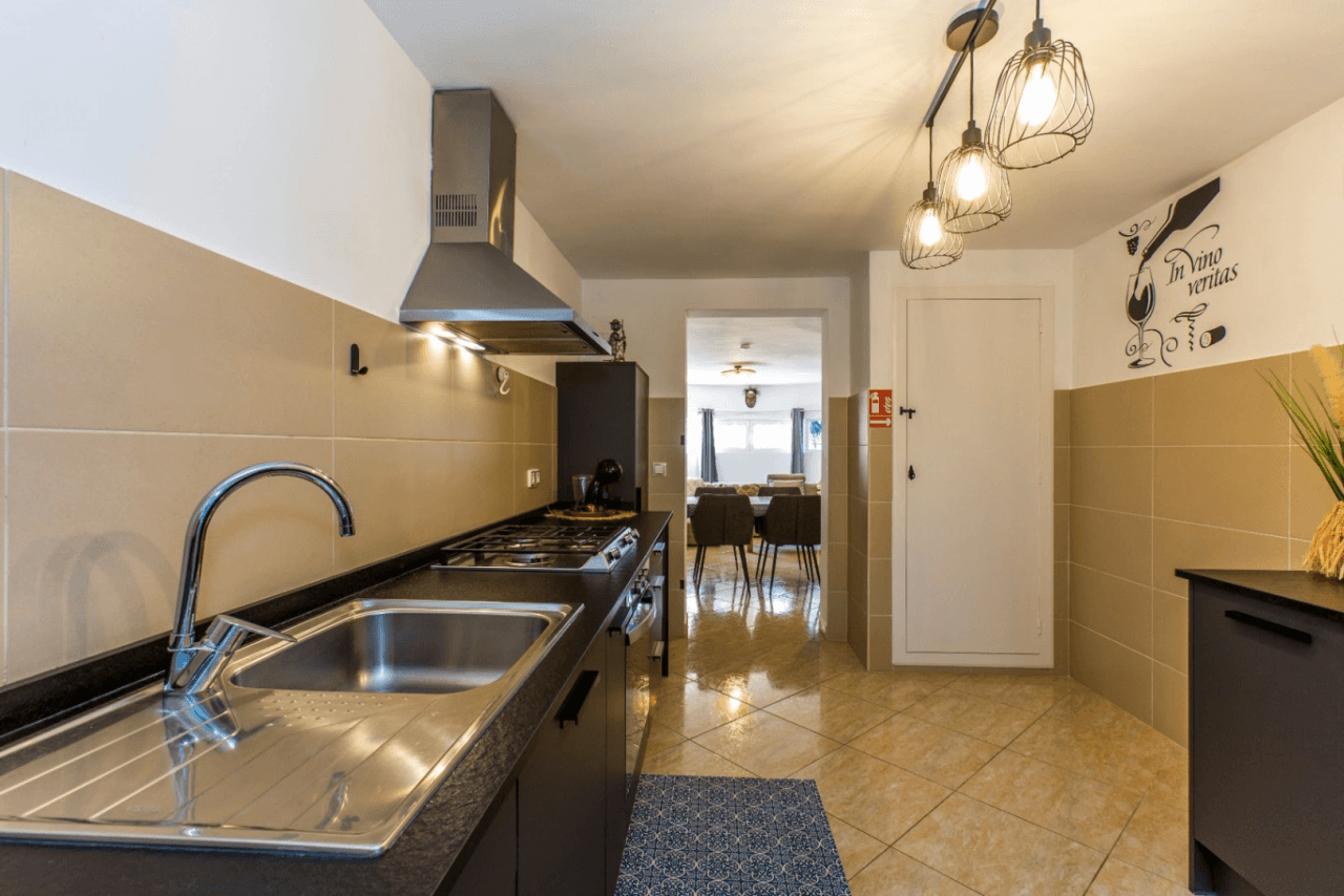Interessante villa op groot grondstuk te koop in Benissa kust