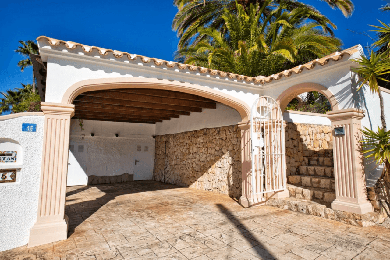 Traditionele zeezicht villa te koop in Benissa