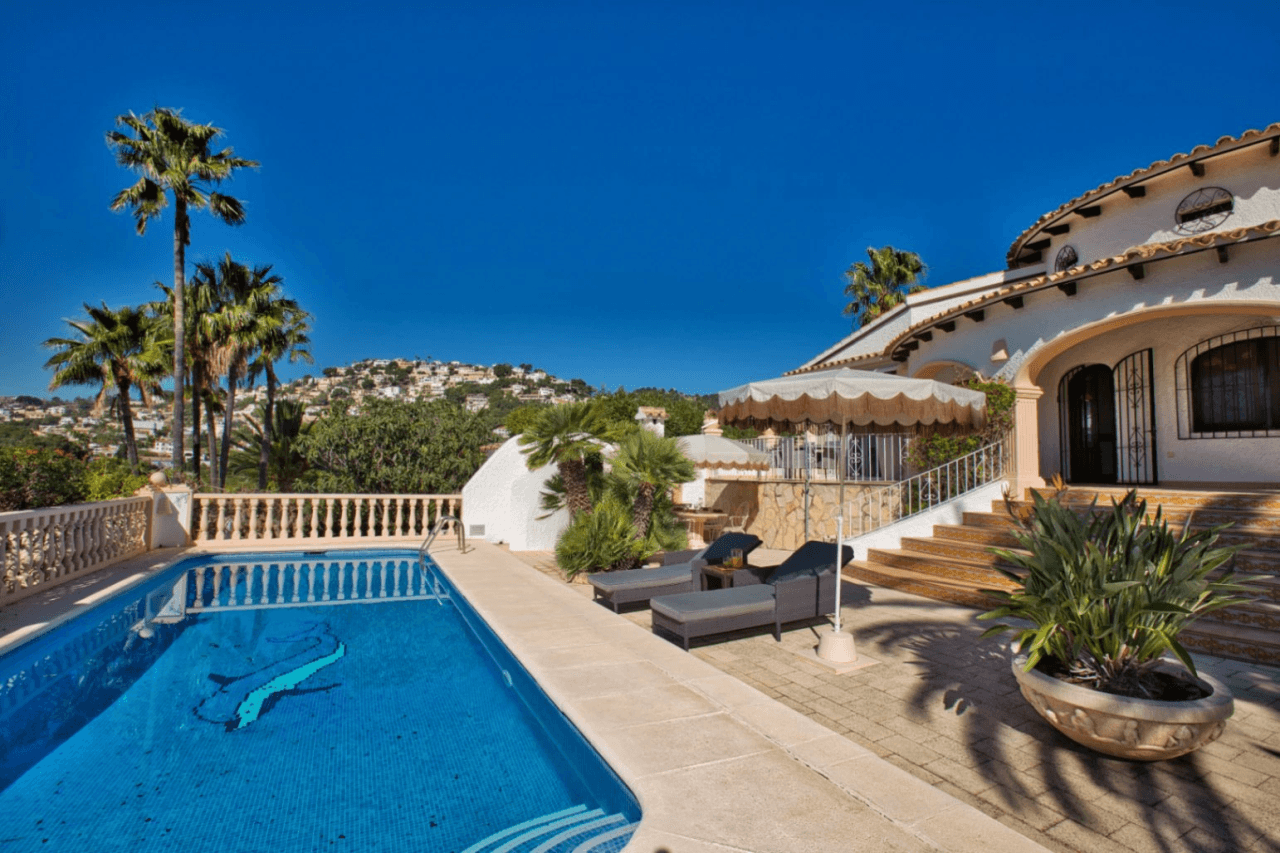 Traditionele zeezicht villa te koop in Benissa