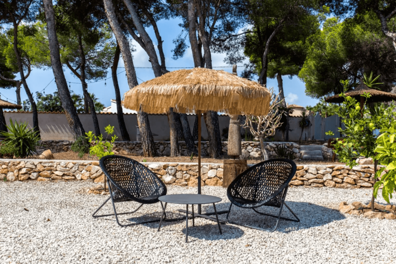 Interessante villa op groot grondstuk te koop in Benissa kust