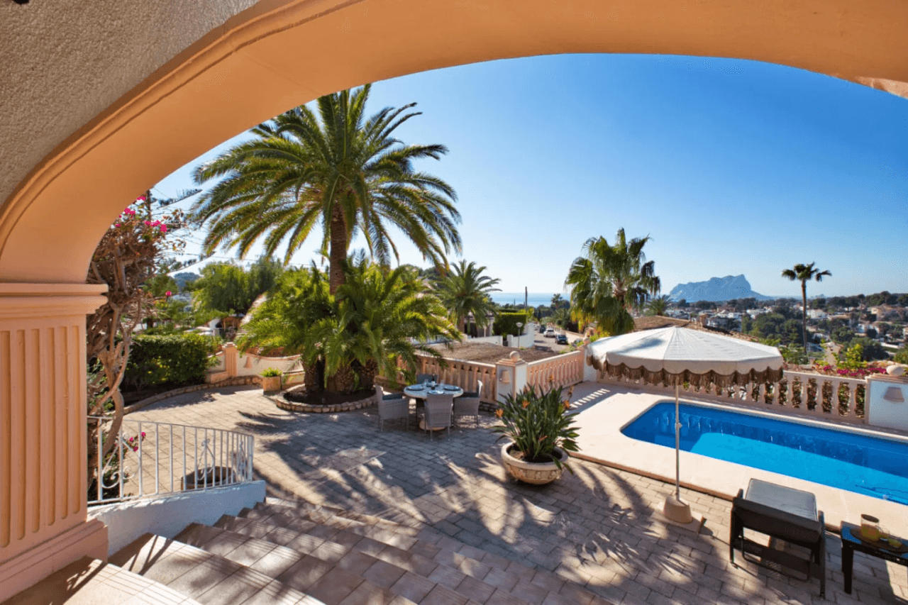 Traditionele zeezicht villa te koop in Benissa