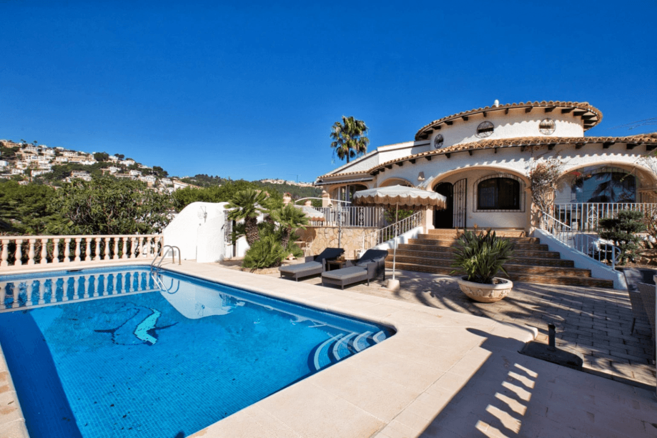 Traditionele zeezicht villa te koop in Benissa