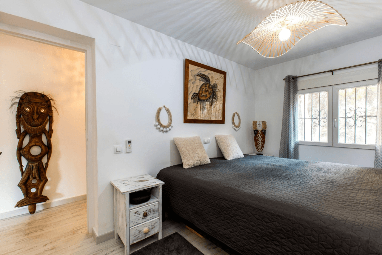 Interessante villa op groot grondstuk te koop in Benissa kust