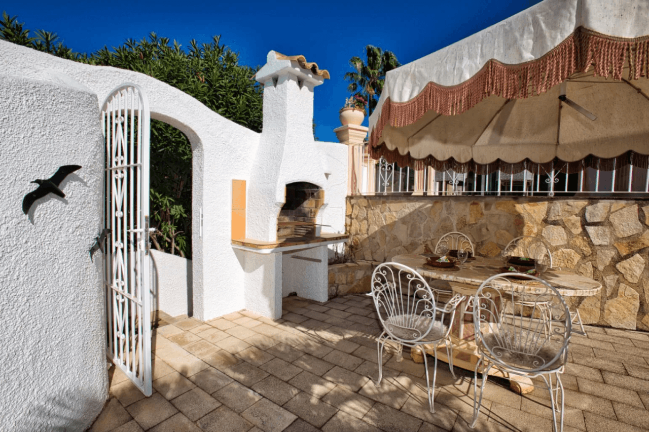 Traditionele zeezicht villa te koop in Benissa