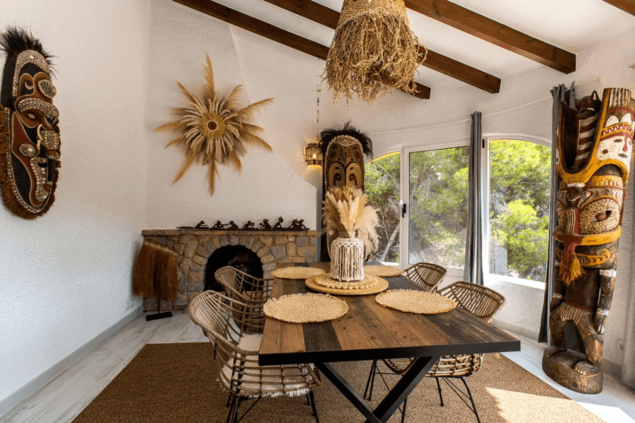Interessante villa op groot grondstuk te koop in Benissa kust