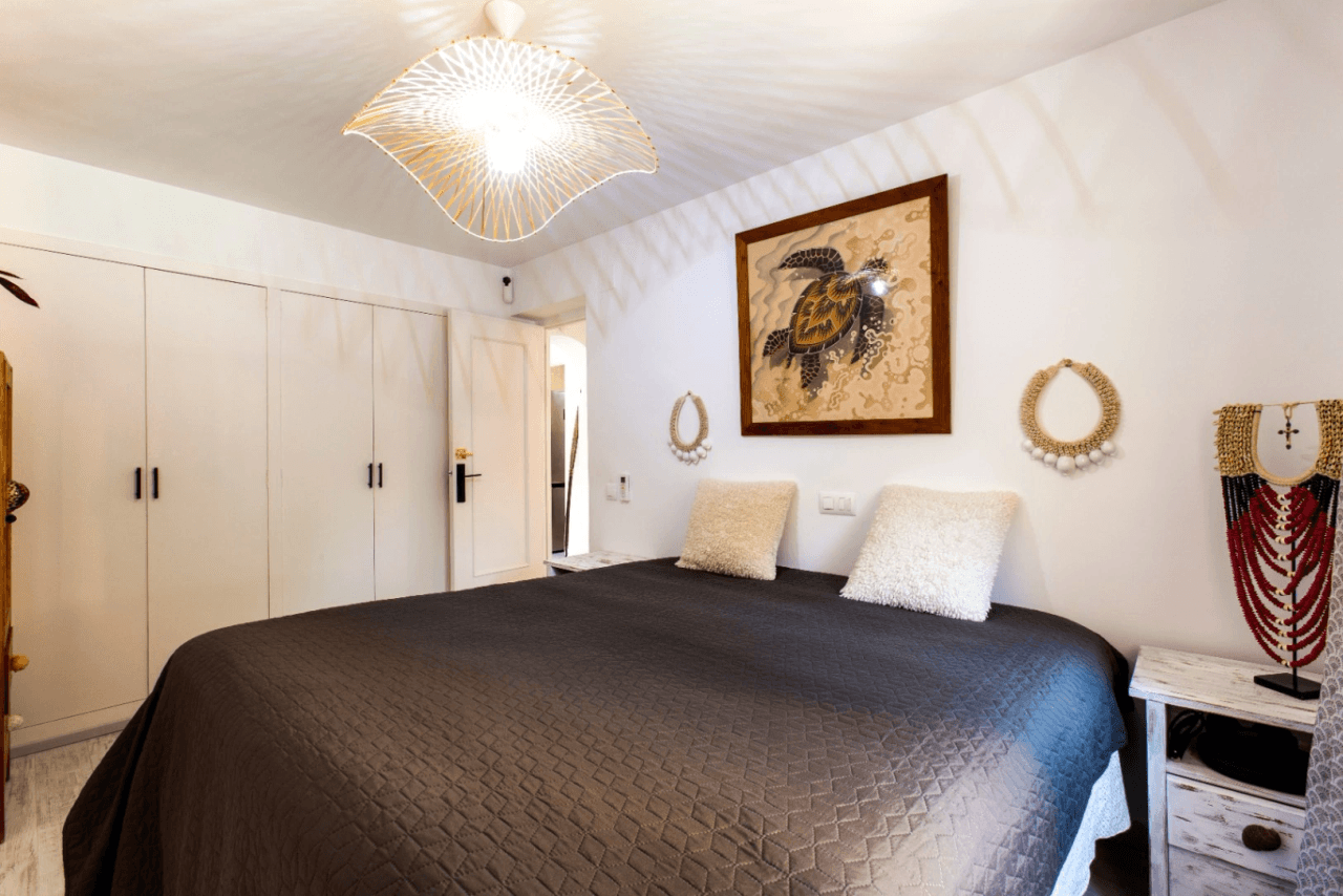 Interessante villa op groot grondstuk te koop in Benissa kust