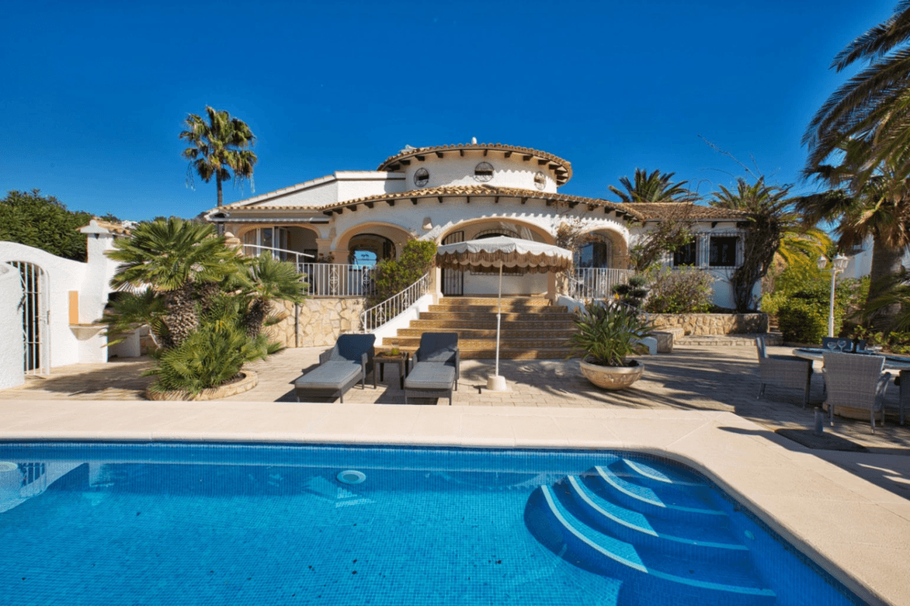 Traditionele zeezicht villa te koop in Benissa