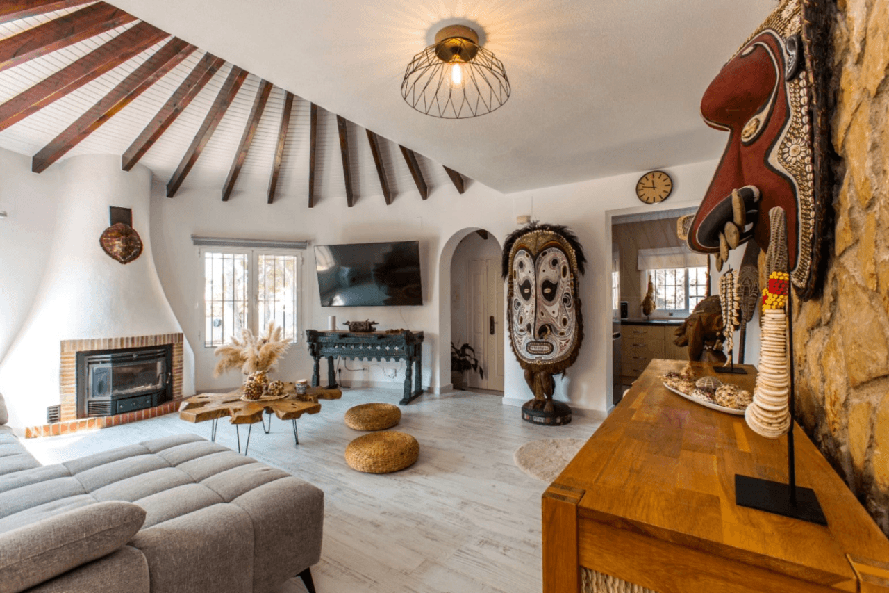 Interessante villa op groot grondstuk te koop in Benissa kust