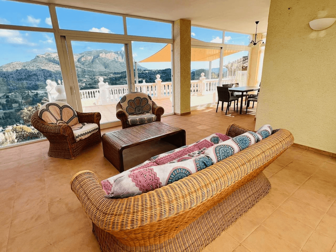 Attractive villa with sea and mountain views in the Sella Golf Resort, Pedreguer, Costa Blanca.