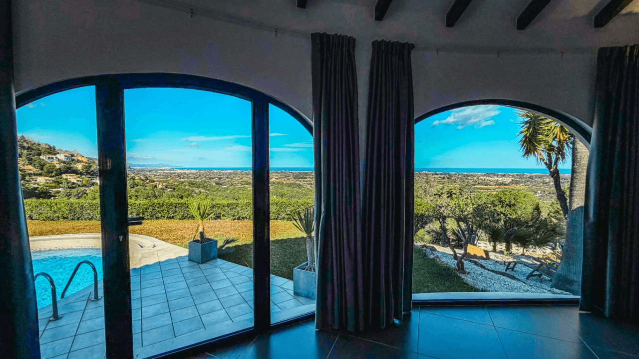 Elegant villa with panoramic sea views for sale in la Sella Golf Resort, Costa Blanca