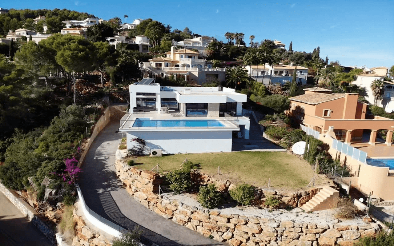 Ample contemporary villa with sea and mountain views for salea in La Sella Golf Resort, Pedreguer, Costa Blanca