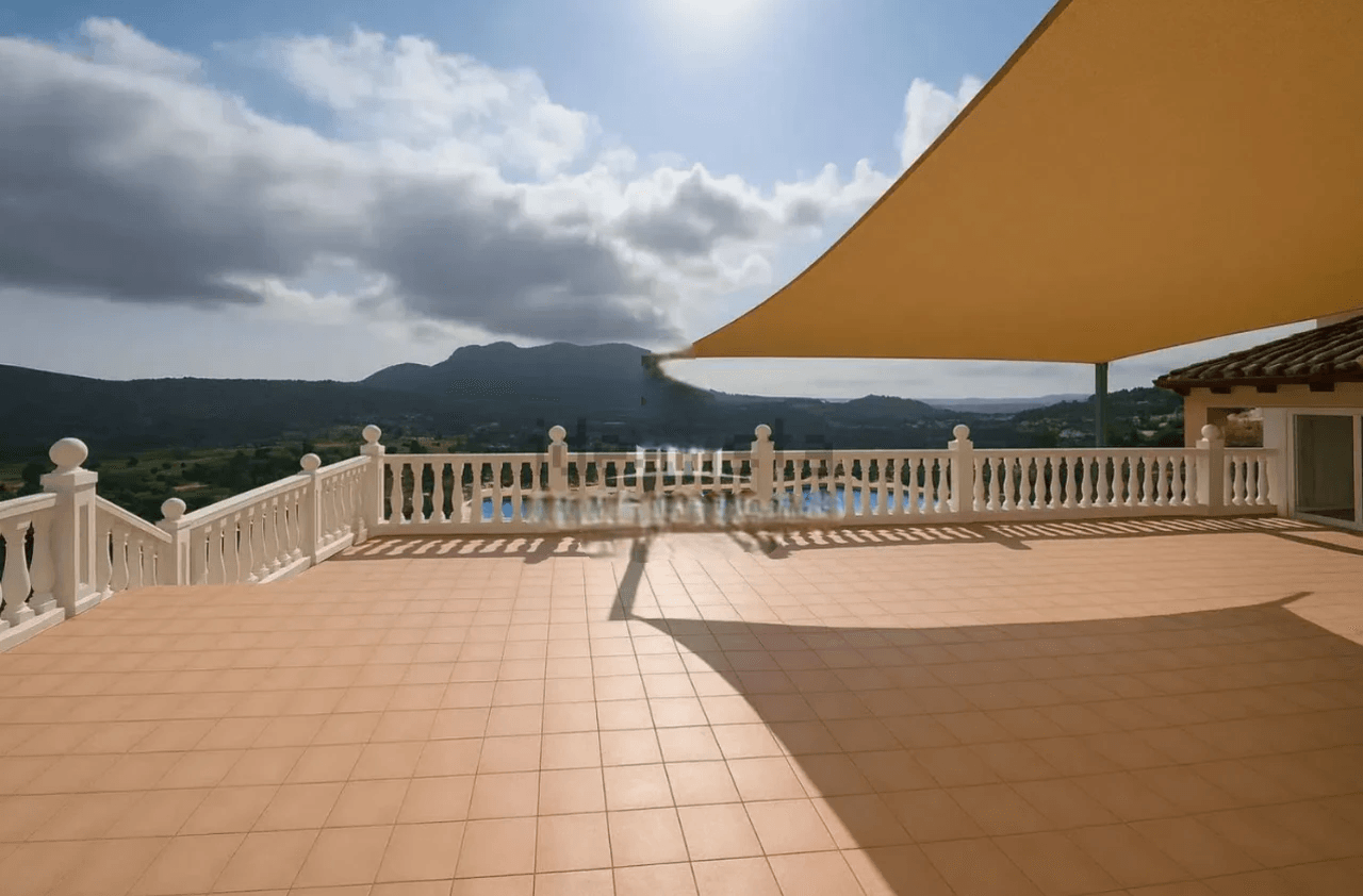 Attractive villa with sea and mountain views in the Sella Golf Resort, Pedreguer, Costa Blanca.