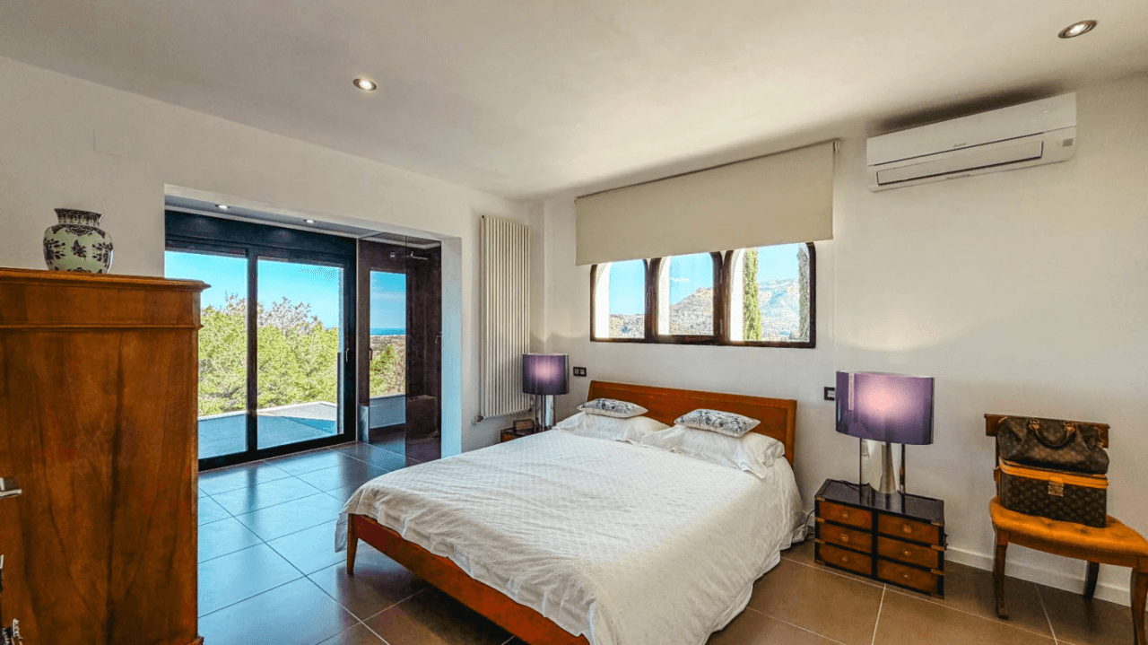 Elegant villa with panoramic sea views for sale in la Sella Golf Resort, Costa Blanca