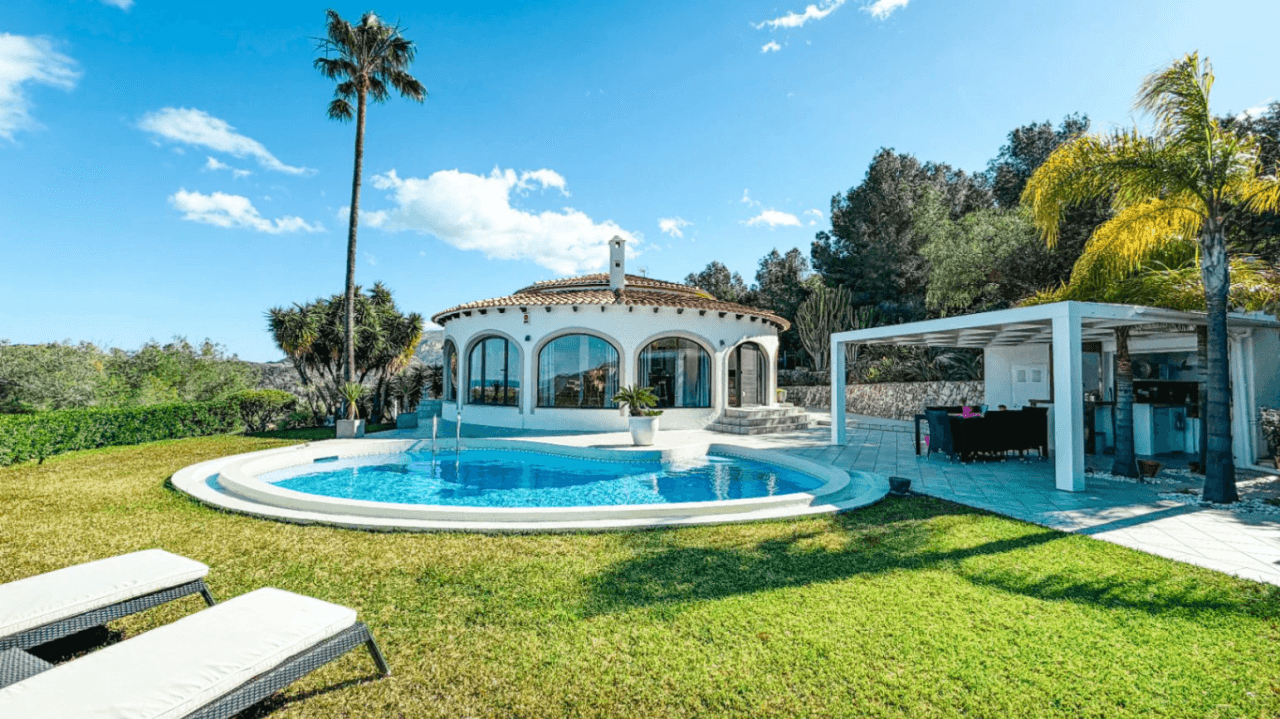 Elegant villa with panoramic sea views for sale in la Sella Golf Resort, Costa Blanca