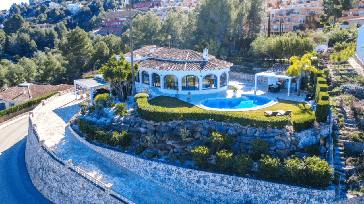 Elegant villa with panoramic sea views for sale in la Sella Golf Resort, Costa Blanca