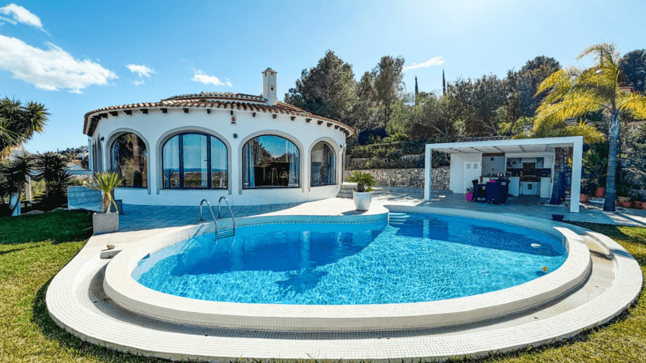 Elegant villa with panoramic sea views for sale in la Sella Golf Resort, Costa Blanca