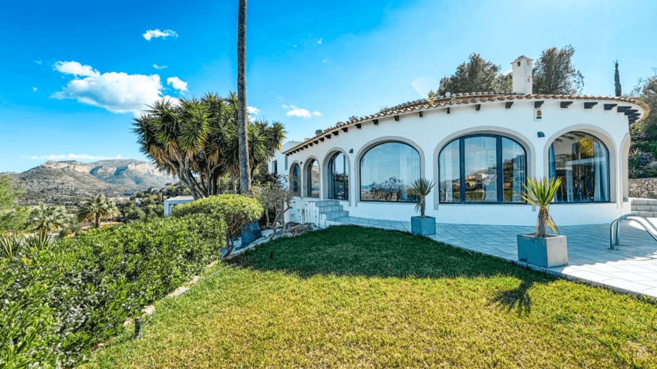 Elegant villa with panoramic sea views for sale in la Sella Golf Resort, Costa Blanca