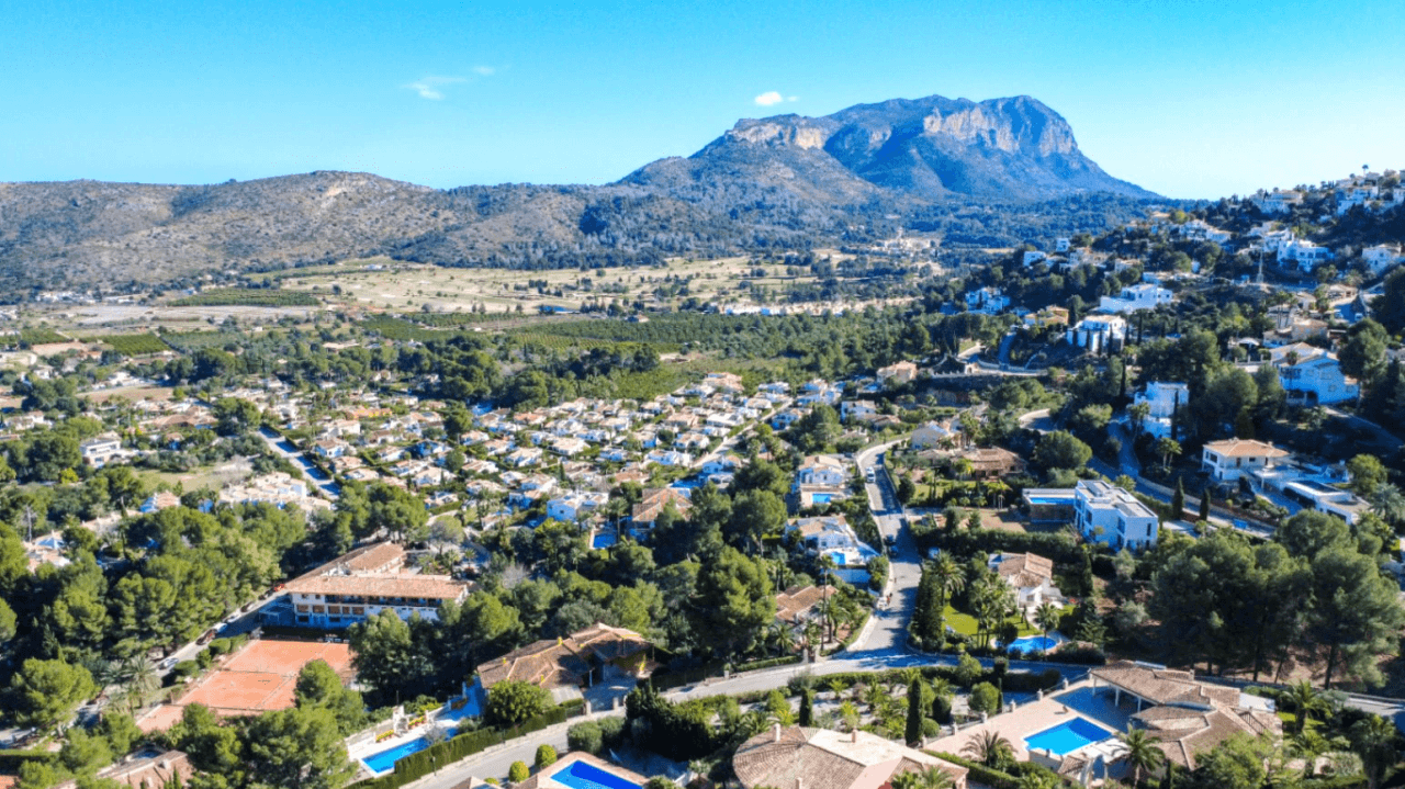 Elegant villa with panoramic sea views for sale in la Sella Golf Resort, Costa Blanca