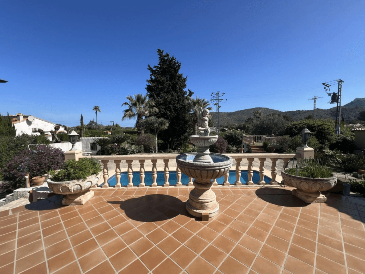 Finca espagnole traditionnelle avec un énorme terrain et un potentiel infini à vendre dans le complexe de golf La Sella, Pedreguer, Costa Blanca.