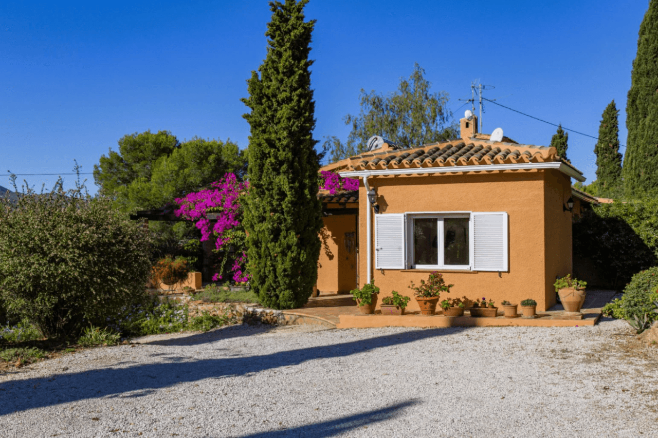 Finca met de essentie van Mediterraan leven op de beste locatie La Sella Golf Resort, Denia, Costa Blanca