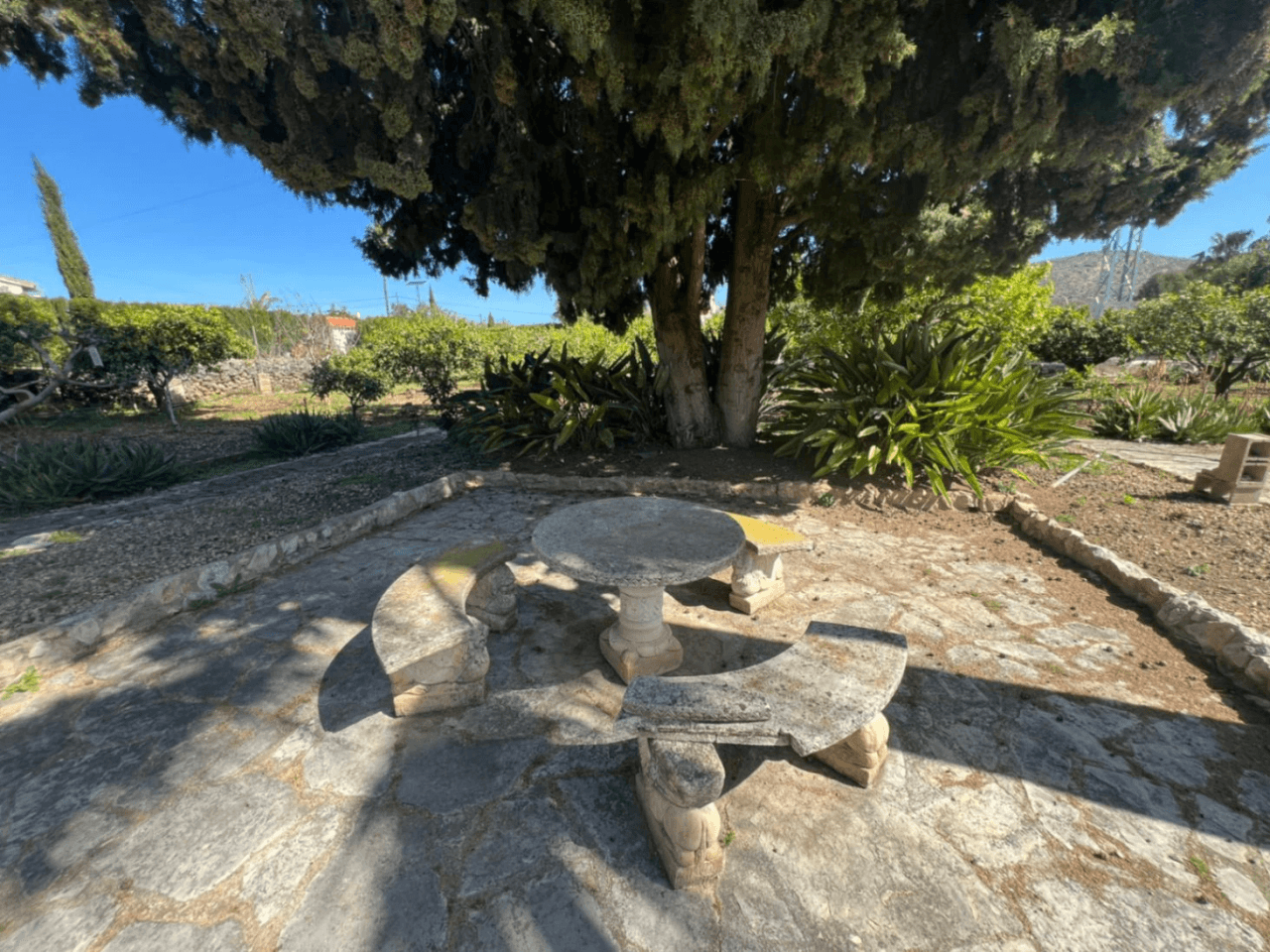 Finca espagnole traditionnelle avec un énorme terrain et un potentiel infini à vendre dans le complexe de golf La Sella, Pedreguer, Costa Blanca.