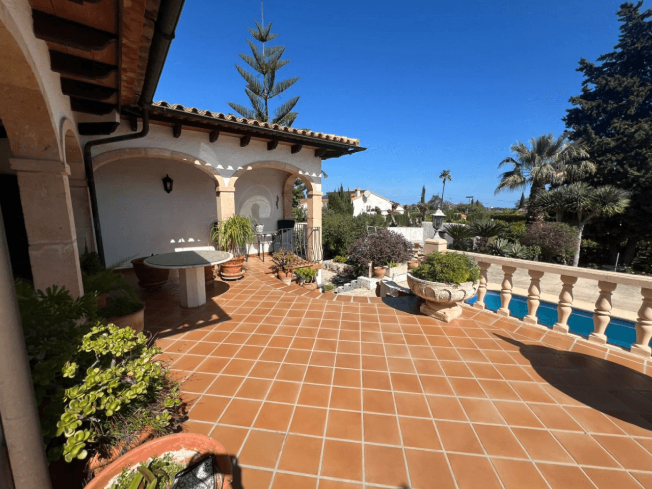 Finca espagnole traditionnelle avec un énorme terrain et un potentiel infini à vendre dans le complexe de golf La Sella, Pedreguer, Costa Blanca.