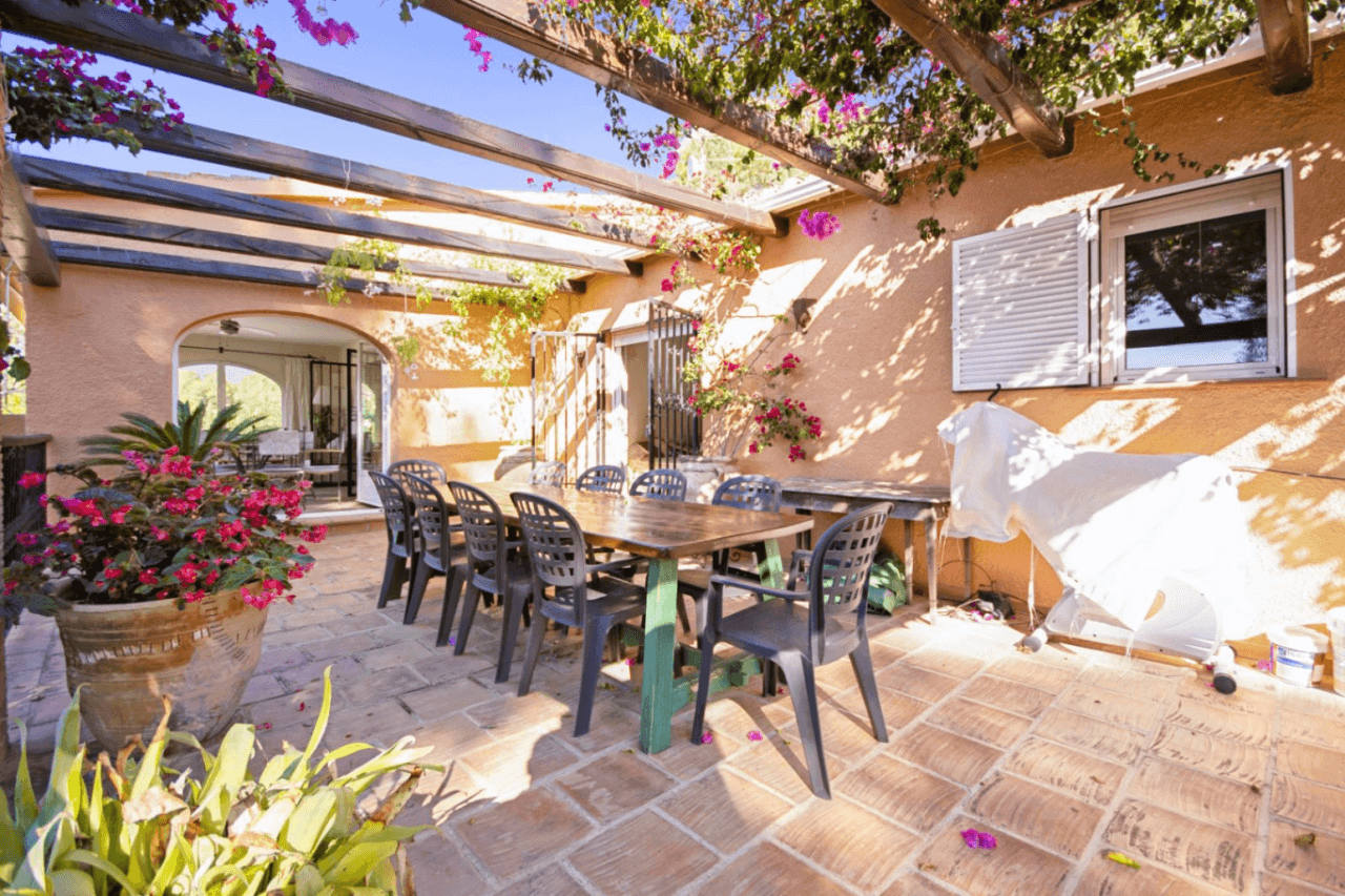 Finca met de essentie van Mediterraan leven op de beste locatie La Sella Golf Resort, Denia, Costa Blanca