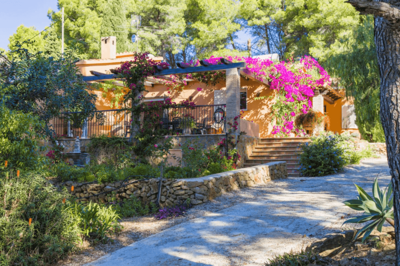 Finca met de essentie van Mediterraan leven op de beste locatie La Sella Golf Resort, Denia, Costa Blanca