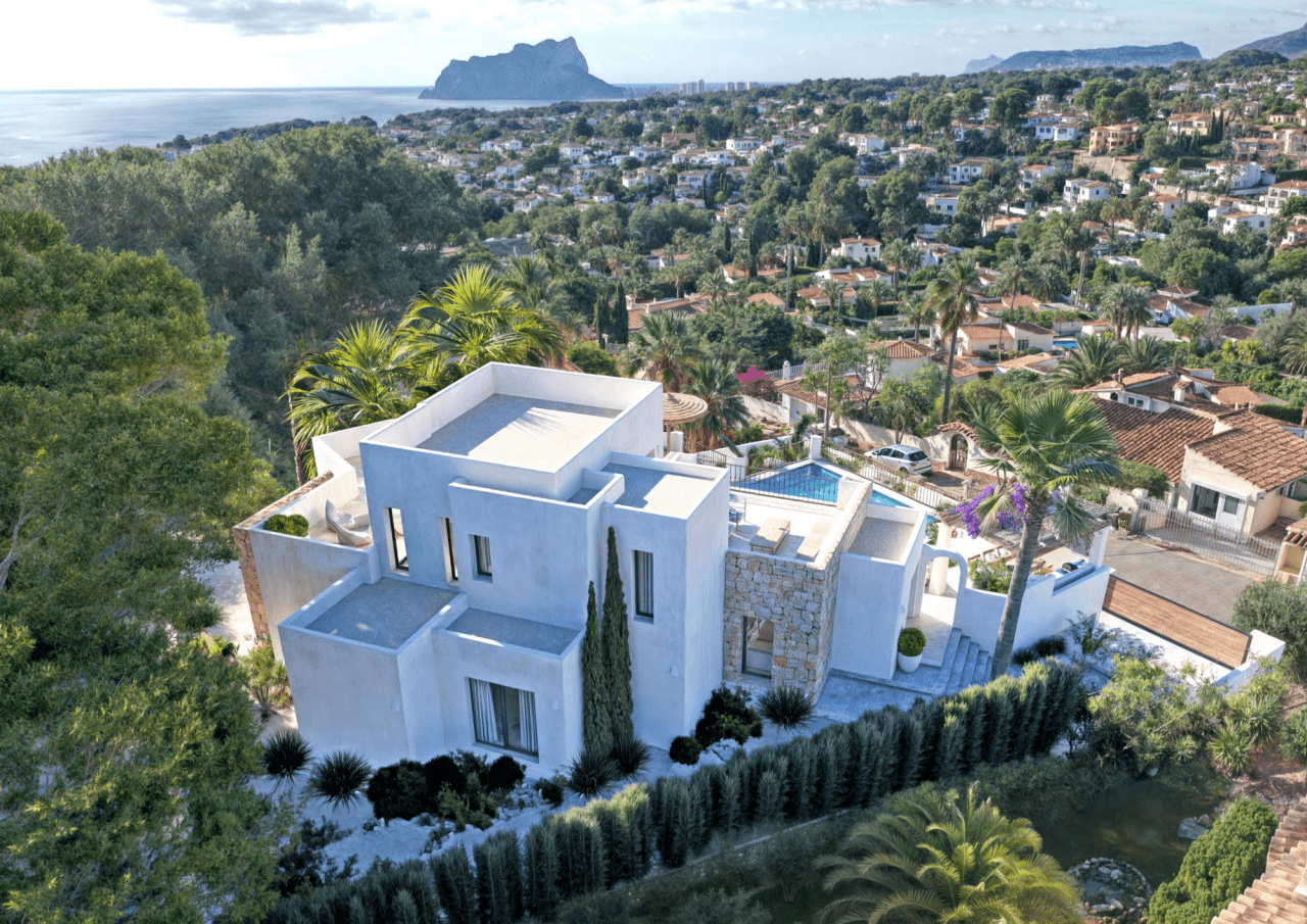 Exclusieve nieuwbouwvilla in Ibiza-stijl naast Ifach Golf Club – Benissa