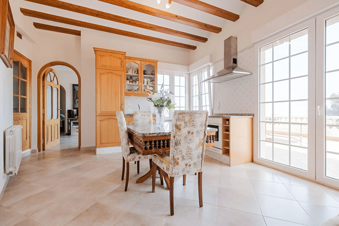 Magnifica villa de estilo mediterránea con vistas panorámicas al mar y poca distancia del centro de Denia, Costa Blanca