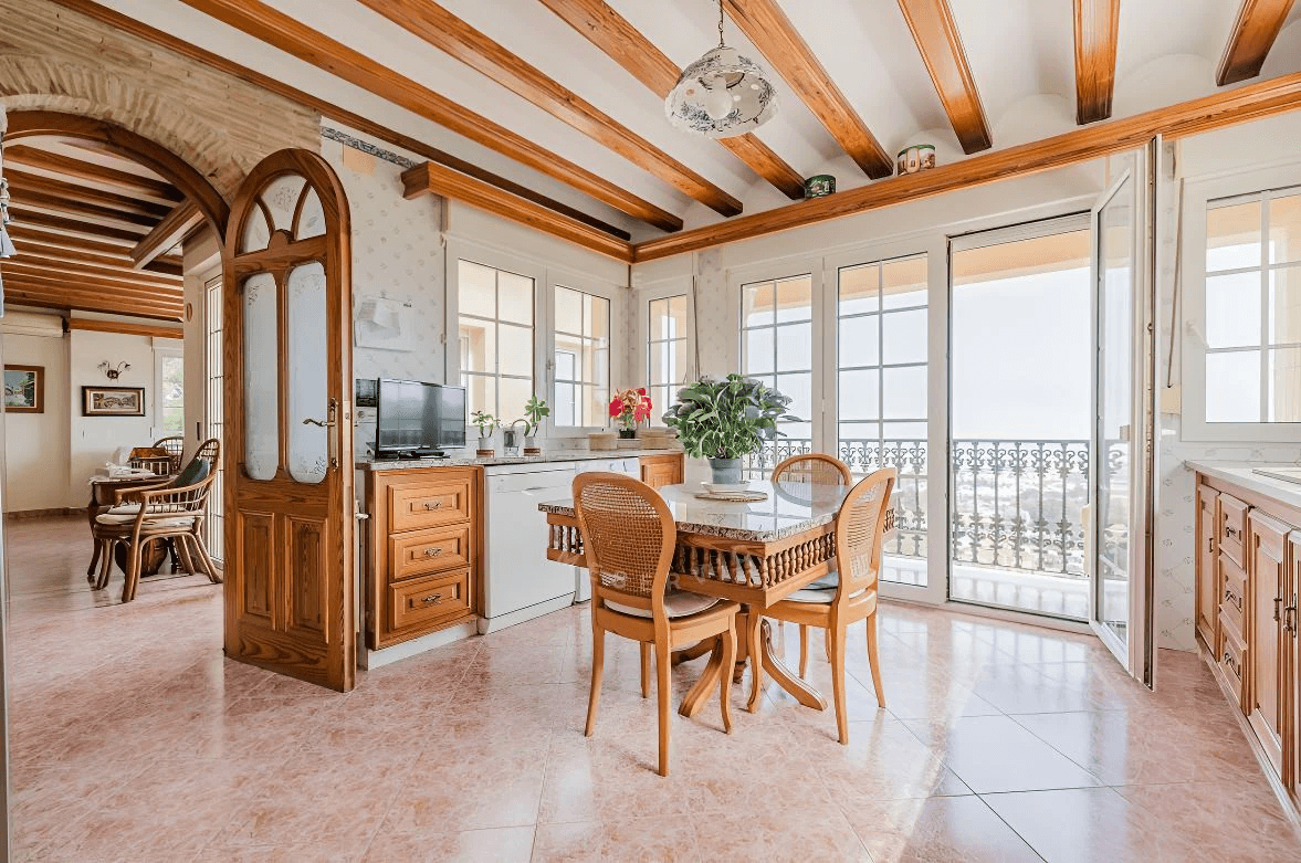 Magnifica villa de estilo mediterránea con vistas panorámicas al mar y poca distancia del centro de Denia, Costa Blanca