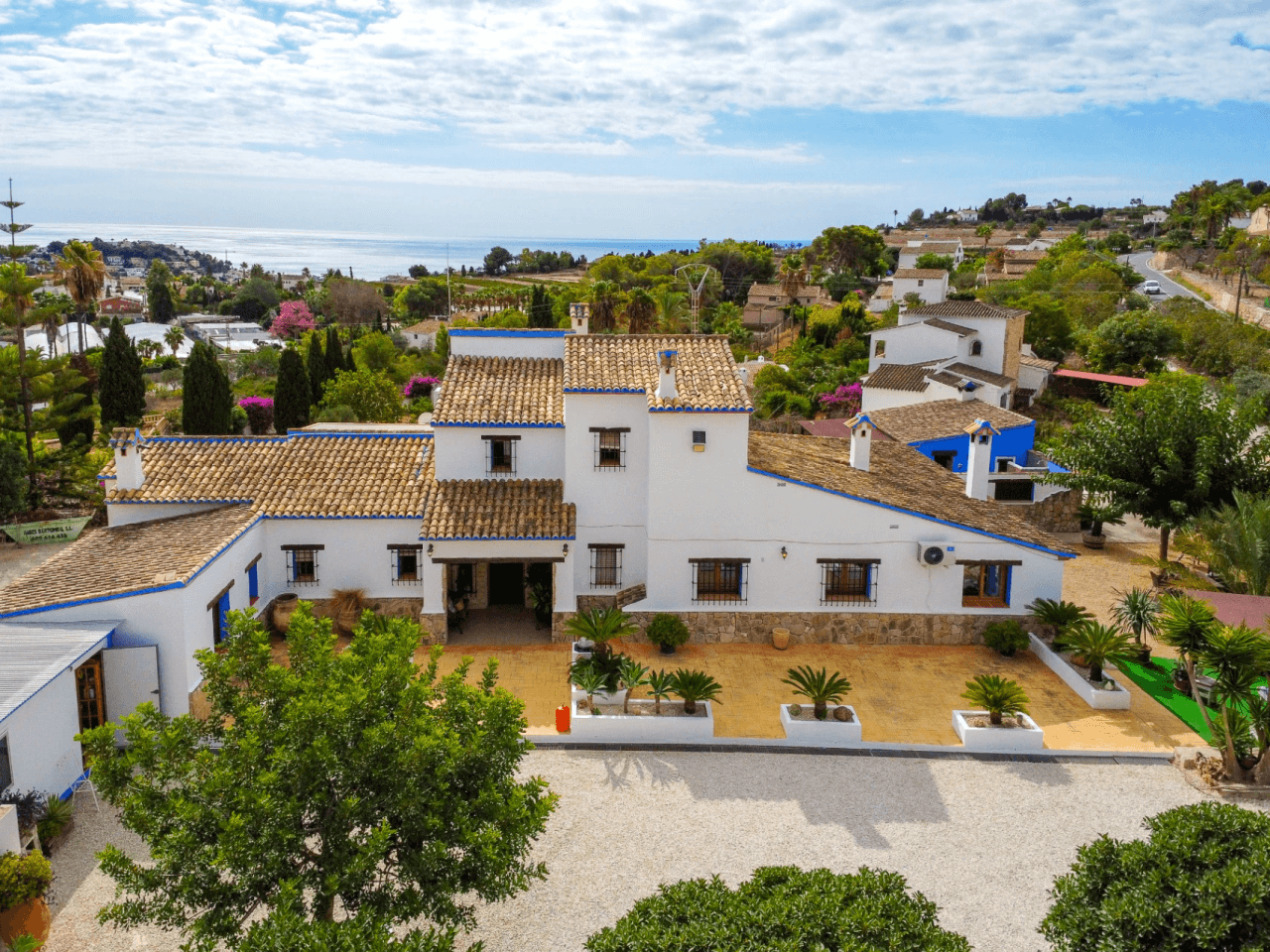 Benissa Finca te koop op groot perceel met zwembad en gastenhuis