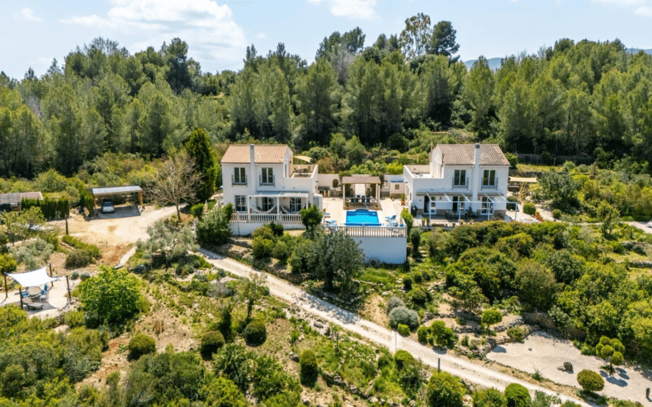 Ruime villa op een unieke locatie met panoramisch uitzicht, omringd door een natuurpark in Jesus Pobre, Denia, Costa Blanca.