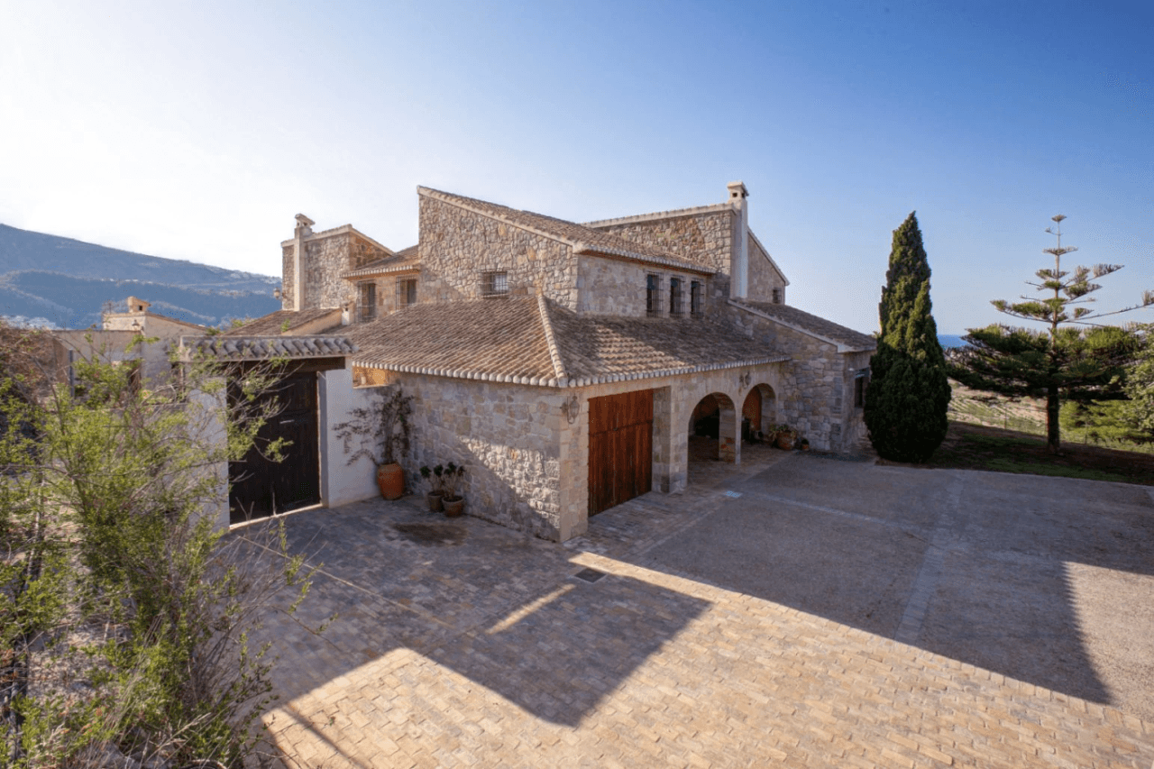 Prachtige finca te koop met uitzicht op zee en vallei in Moraira, Costa Blanca