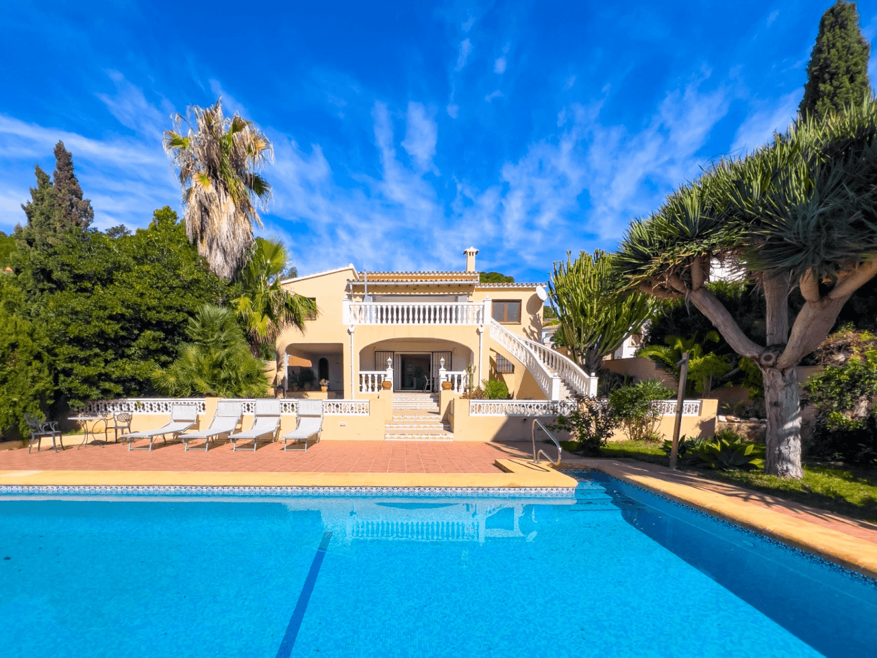 Villa con vista al mar en venta en Moraira, a poca distancia del centro