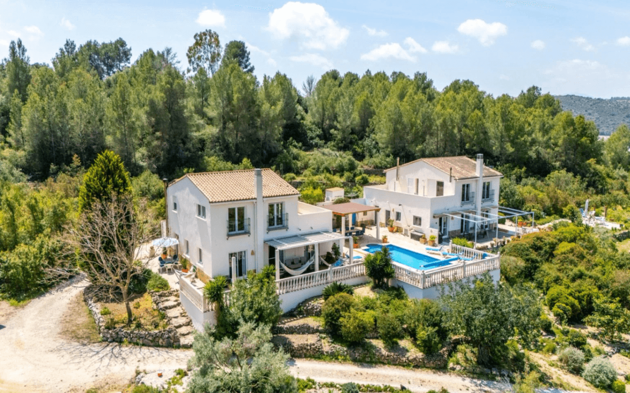 Ruime villa op een unieke locatie met panoramisch uitzicht, omringd door een natuurpark in Jesus Pobre, Denia, Costa Blanca.