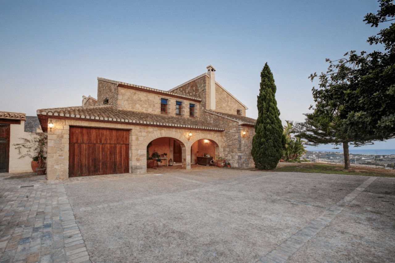 Prachtige finca te koop met uitzicht op zee en vallei in Moraira, Costa Blanca