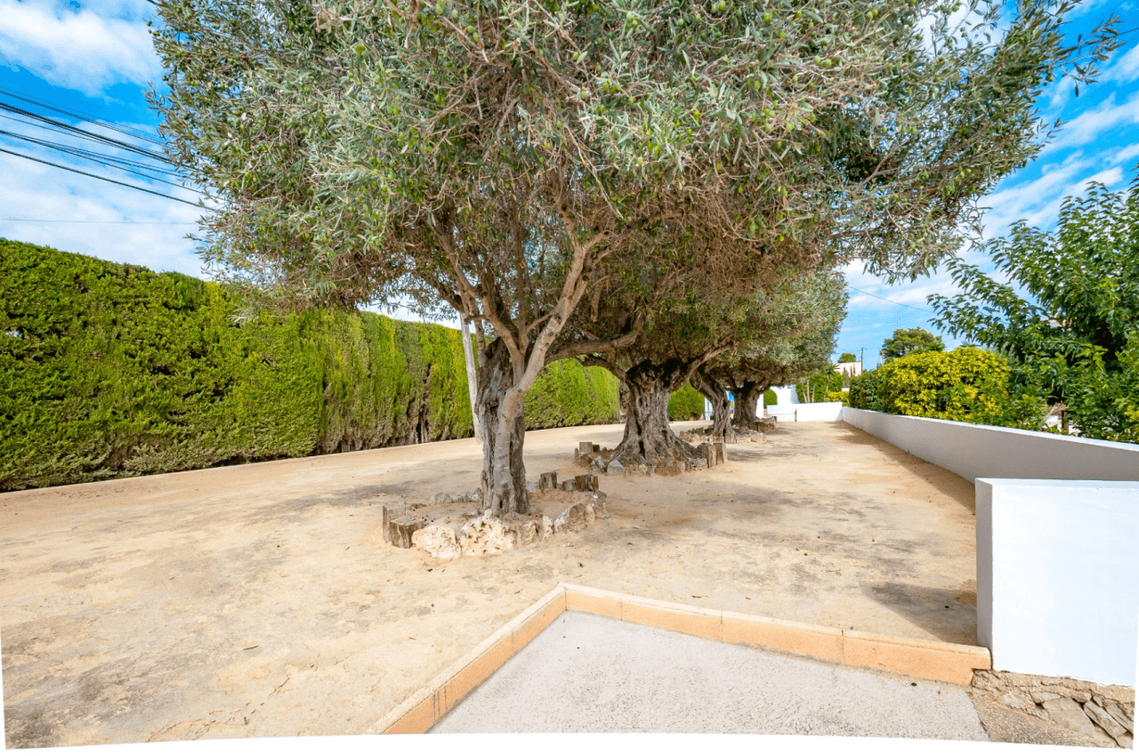 Benissa Finca te koop op groot perceel met zwembad en gastenhuis